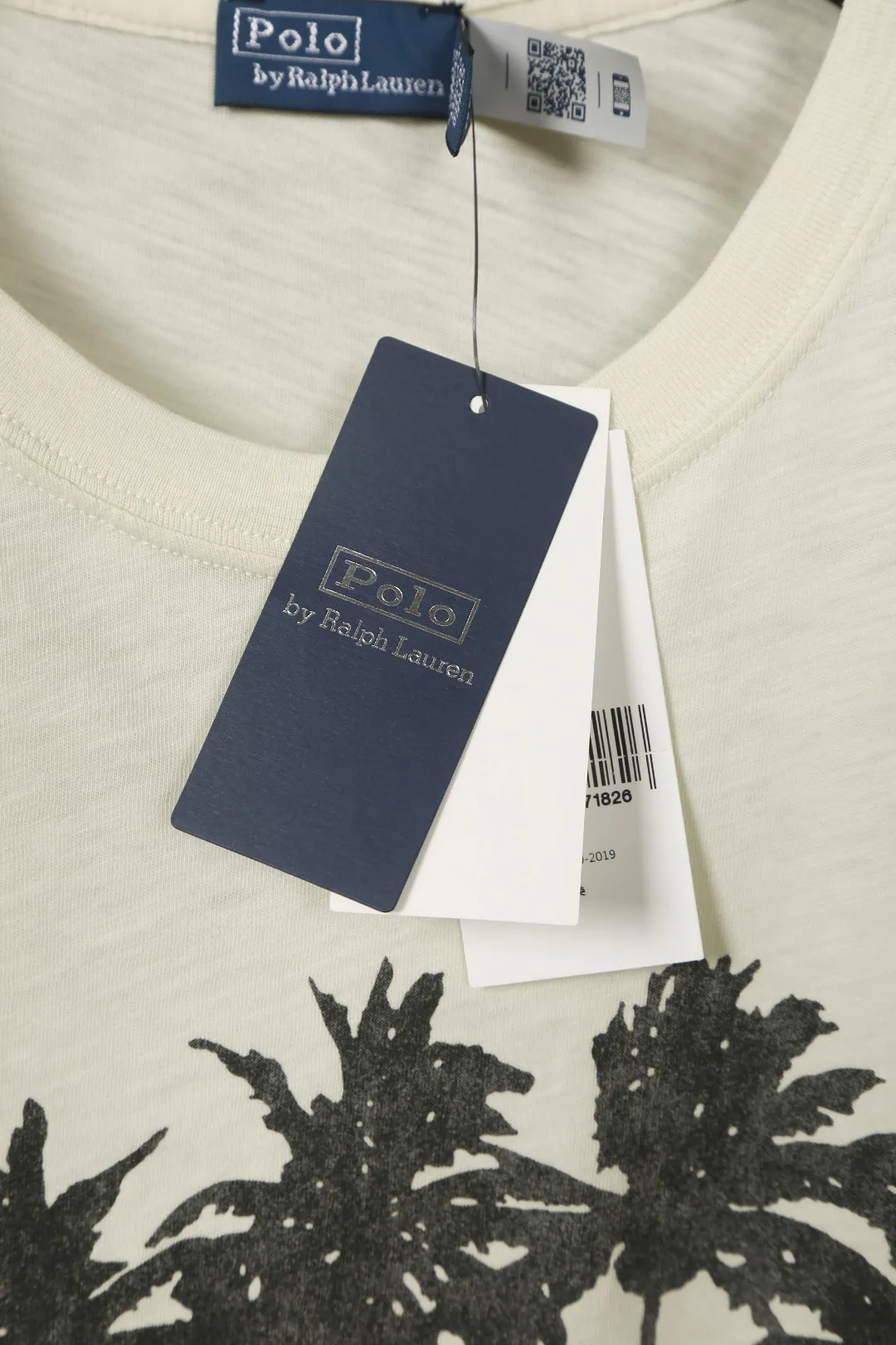 P124 Actual photo [Hot in summer] Style number: 25050# Color: Mi Xing Size: S to XL - Ralph Lauren/Ralph Lauren 2025SS Summer new Hampton coastal style island coconut tree soft slub cotton short-sleeved Tee - Correct and short version The upper body is more proportional ✅ - Original consistent warp and weft slub cotton, soft and comfortable with a sense of laziness ✅ - RL 25 new coconut tree printed cotton Tee The resort-style coconut tree and island pattern print on the chest enriches the visual beauty. The apricot color and the texture of the bamboo fabric have a very lazy summer style. The loose and short version is not picky about your body shape and brings out the Instagram atmosphere. Highly recommended.